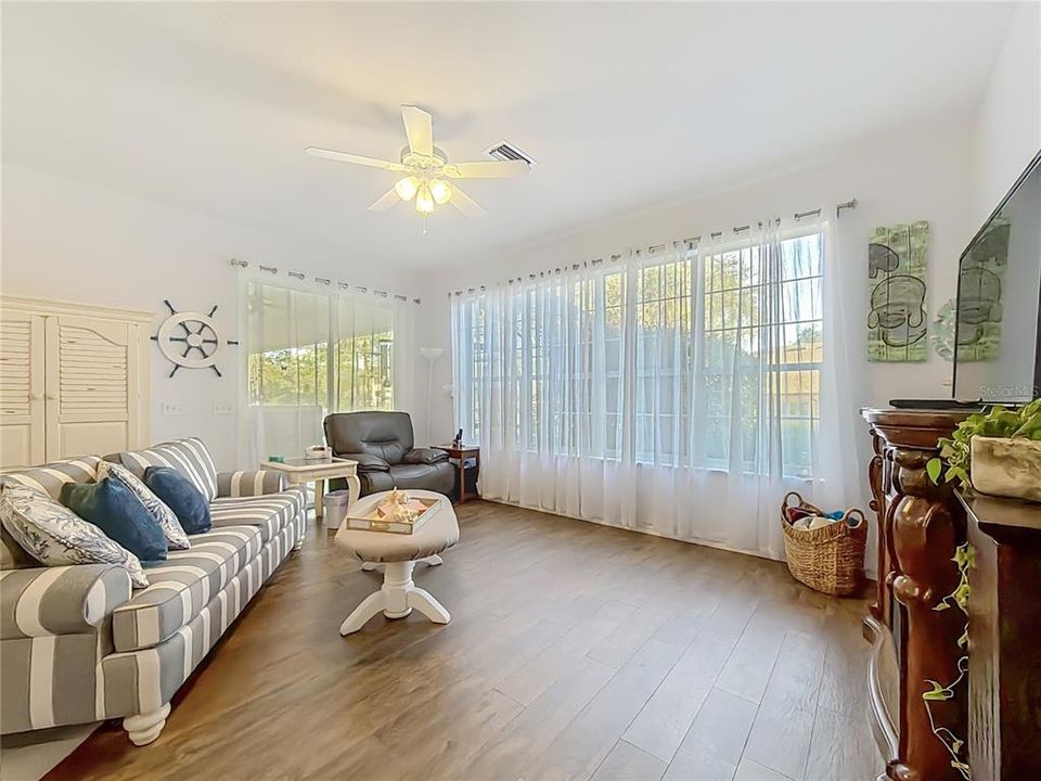 待售: $375,000 (3 贝兹, 2 浴室, 2047 平方英尺)