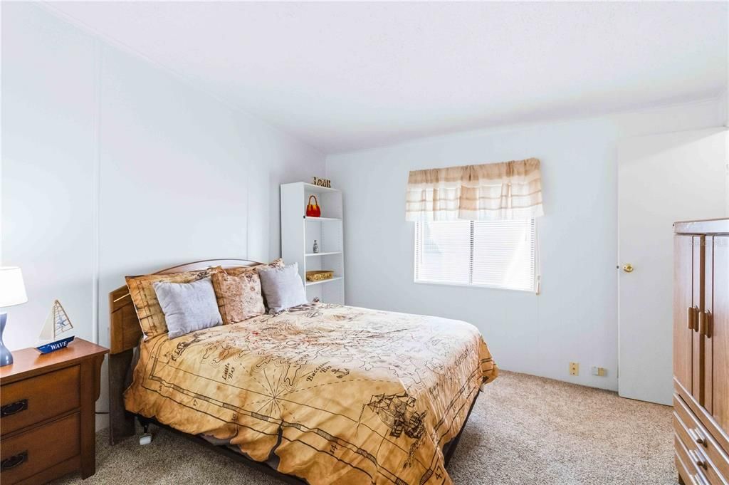 For Sale: $159,900 (2 beds, 2 baths, 1031 Square Feet)