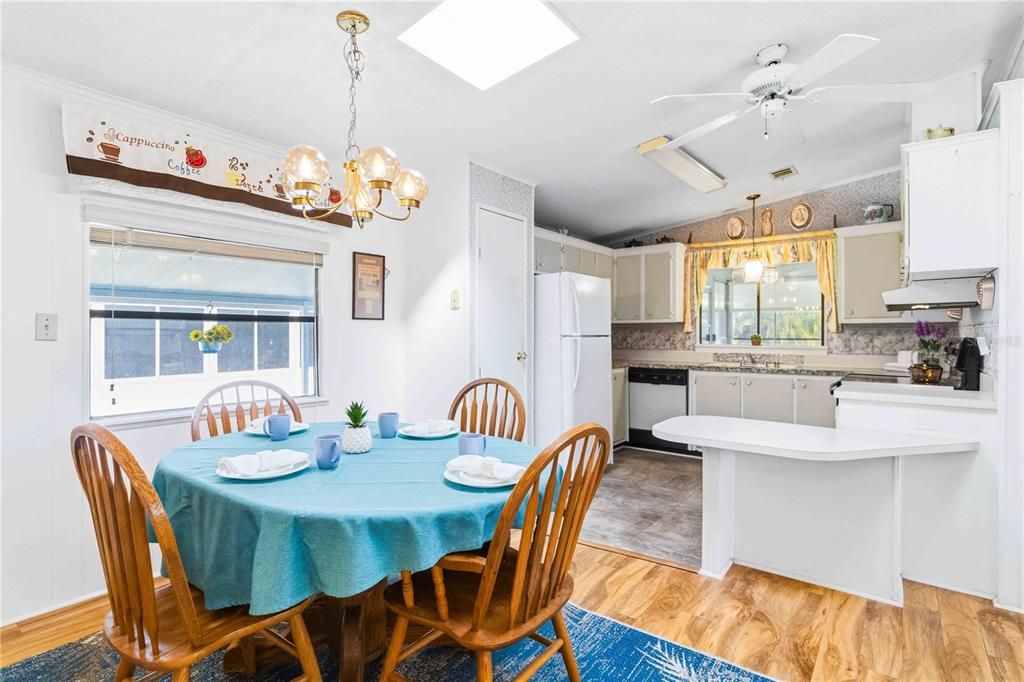 For Sale: $159,900 (2 beds, 2 baths, 1031 Square Feet)