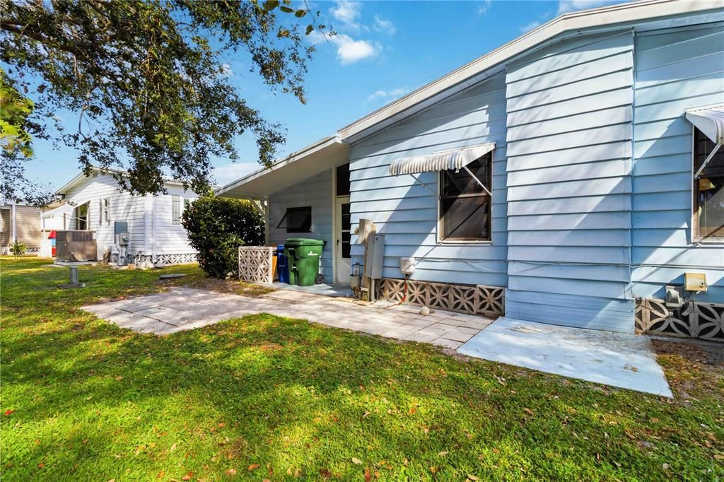 For Sale: $159,900 (2 beds, 2 baths, 1031 Square Feet)