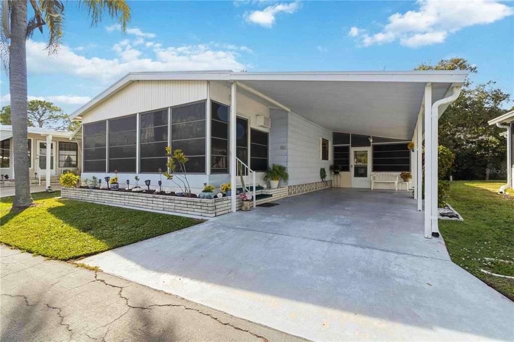 For Sale: $159,900 (2 beds, 2 baths, 1031 Square Feet)