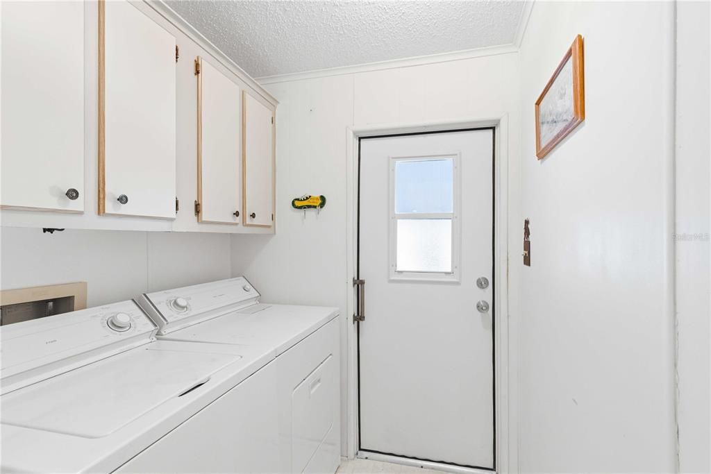 For Sale: $159,900 (2 beds, 2 baths, 1031 Square Feet)