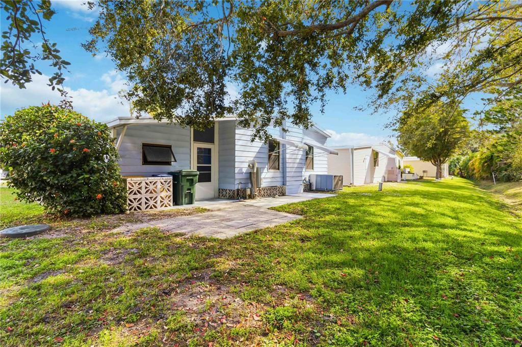 For Sale: $159,900 (2 beds, 2 baths, 1031 Square Feet)