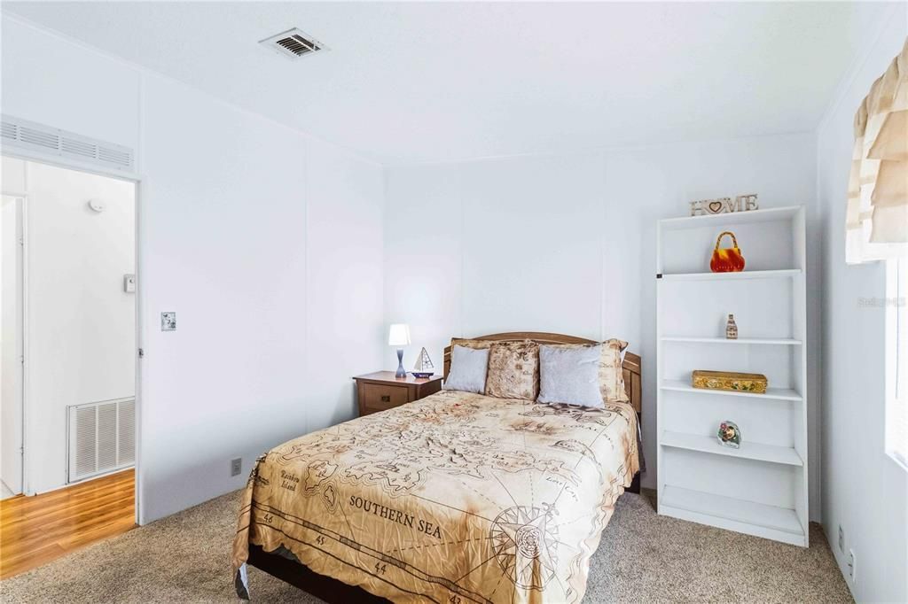 For Sale: $159,900 (2 beds, 2 baths, 1031 Square Feet)