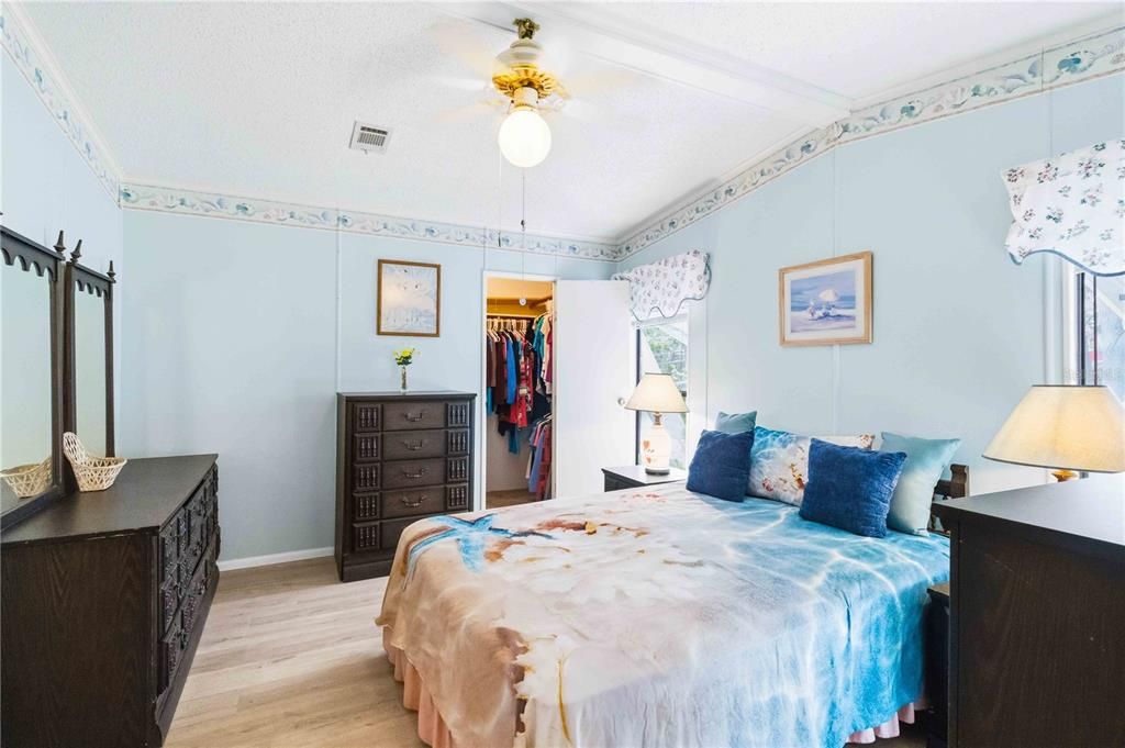 For Sale: $159,900 (2 beds, 2 baths, 1031 Square Feet)