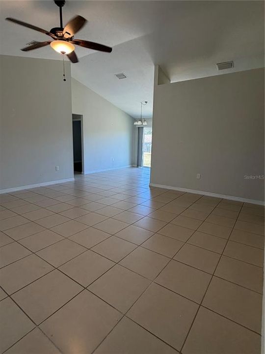 待售: $235,000 (3 贝兹, 2 浴室, 1334 平方英尺)