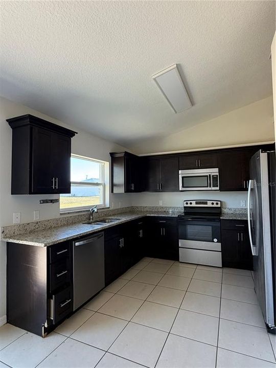 待售: $235,000 (3 贝兹, 2 浴室, 1334 平方英尺)