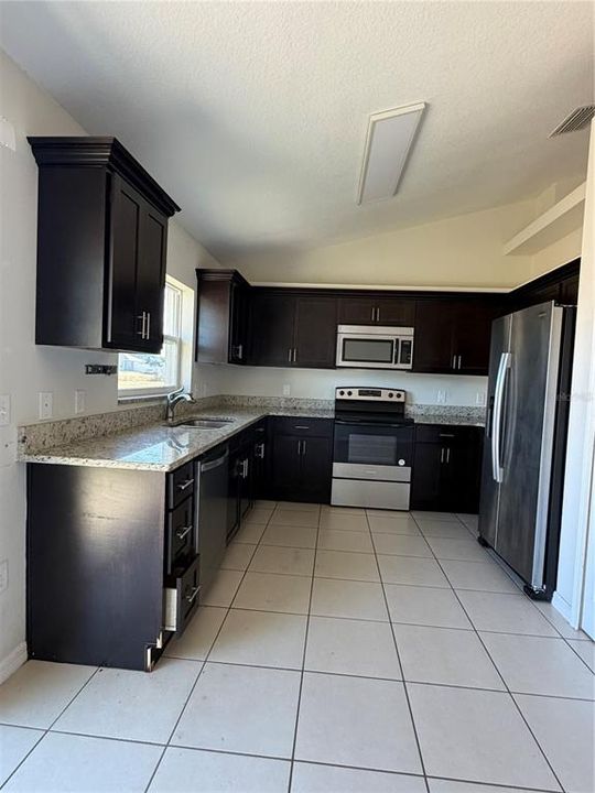 待售: $235,000 (3 贝兹, 2 浴室, 1334 平方英尺)