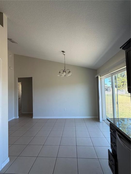 待售: $235,000 (3 贝兹, 2 浴室, 1334 平方英尺)