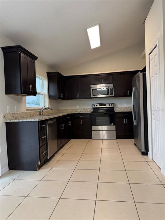 待售: $235,000 (3 贝兹, 2 浴室, 1334 平方英尺)