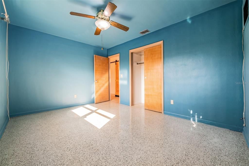 For Sale: $295,000 (2 beds, 1 baths, 900 Square Feet)