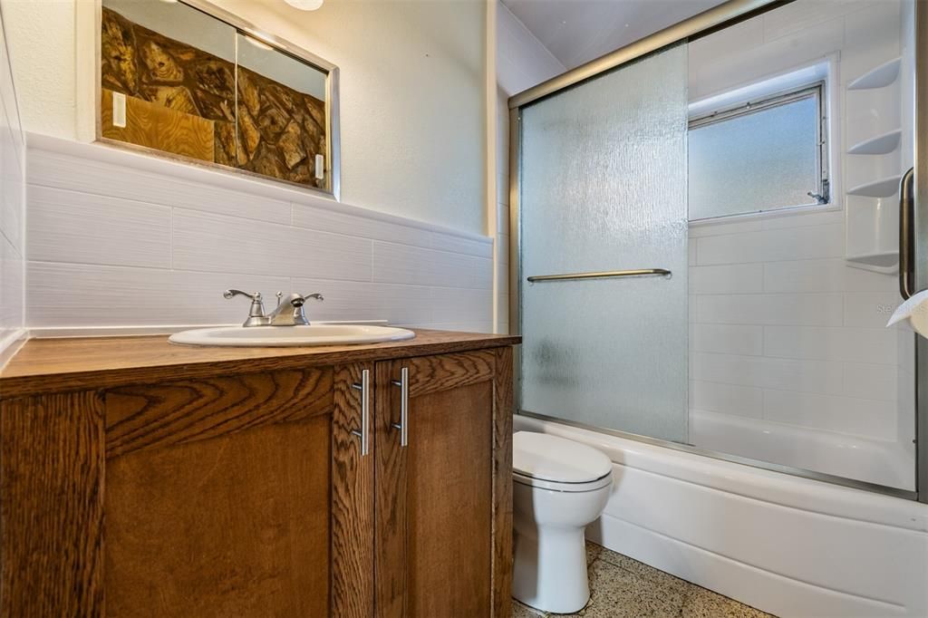 For Sale: $295,000 (2 beds, 1 baths, 900 Square Feet)