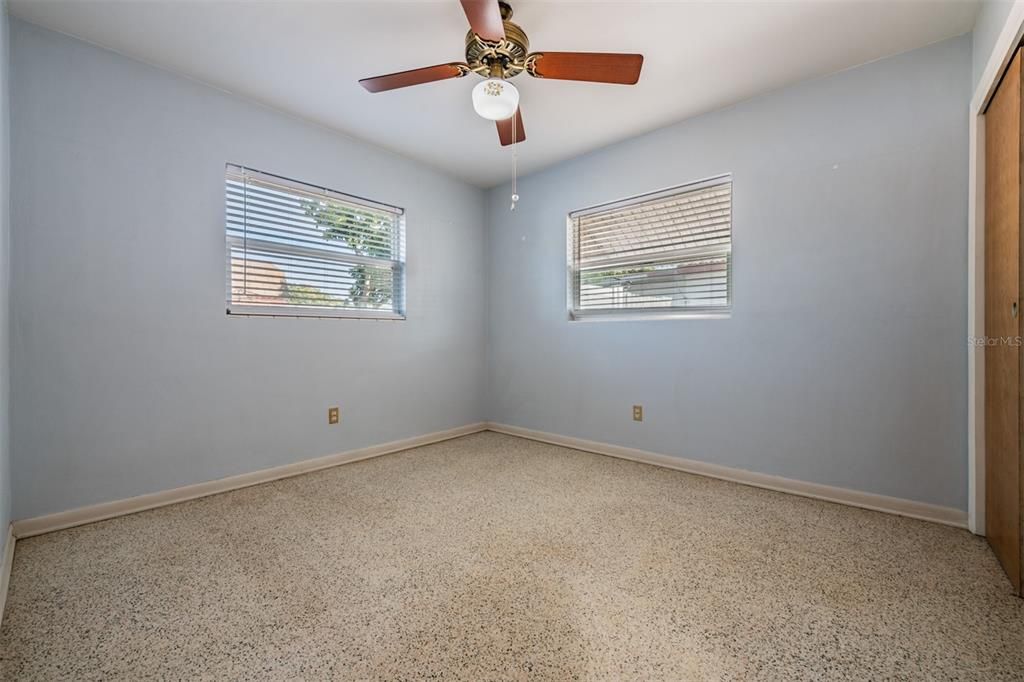 For Sale: $295,000 (2 beds, 1 baths, 900 Square Feet)