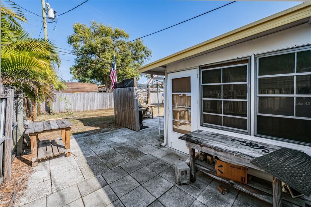 For Sale: $295,000 (2 beds, 1 baths, 900 Square Feet)