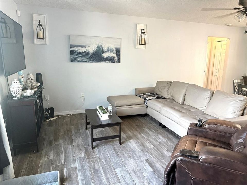 For Sale: $279,900 (2 beds, 2 baths, 1143 Square Feet)
