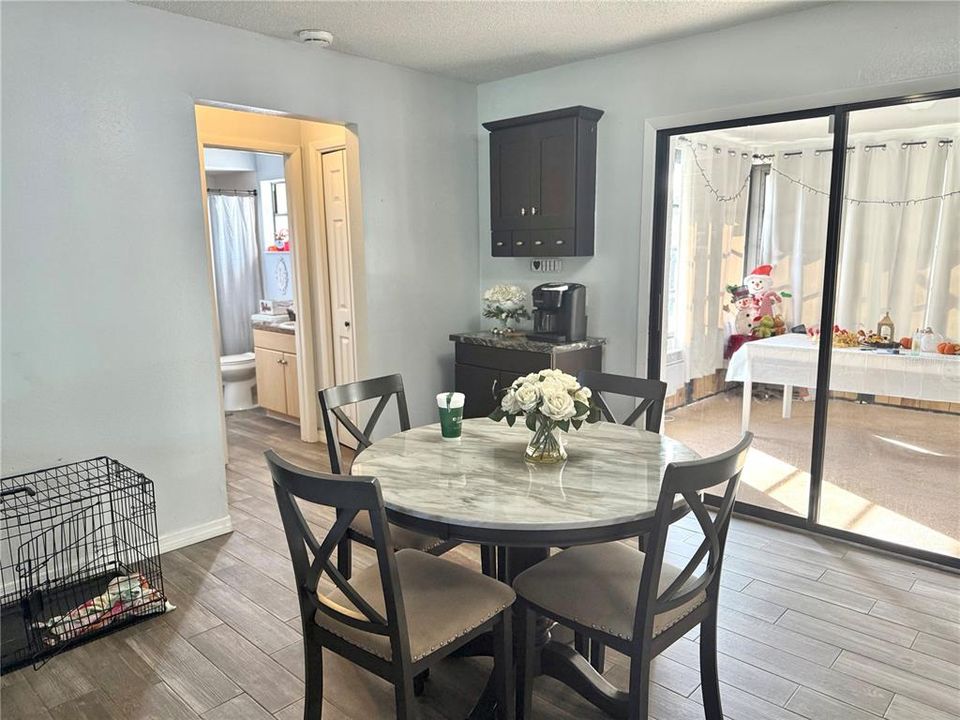 For Sale: $279,900 (2 beds, 2 baths, 1143 Square Feet)