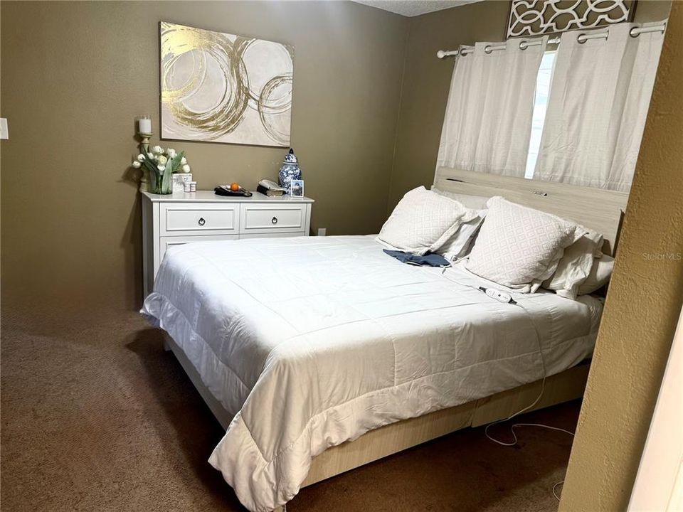 For Sale: $279,900 (2 beds, 2 baths, 1143 Square Feet)