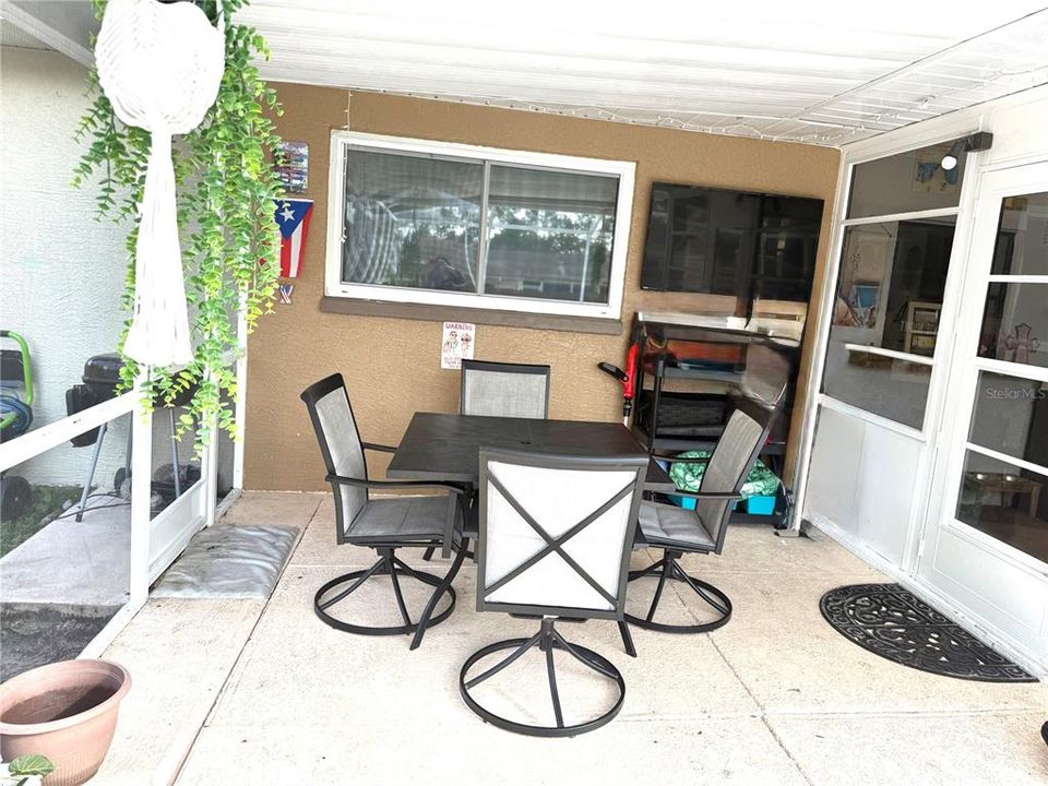 For Sale: $279,900 (2 beds, 2 baths, 1143 Square Feet)