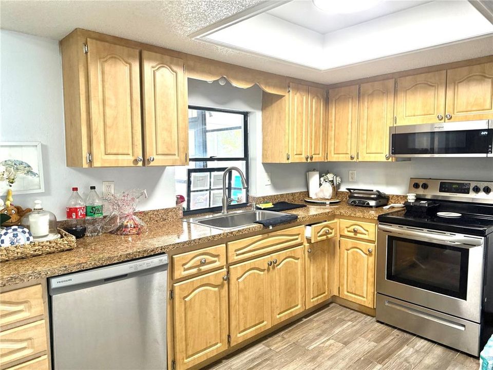 For Sale: $279,900 (2 beds, 2 baths, 1143 Square Feet)