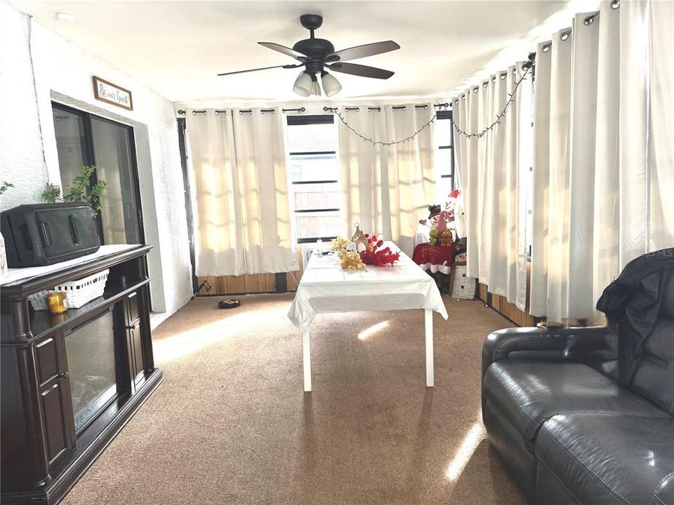 For Sale: $279,900 (2 beds, 2 baths, 1143 Square Feet)