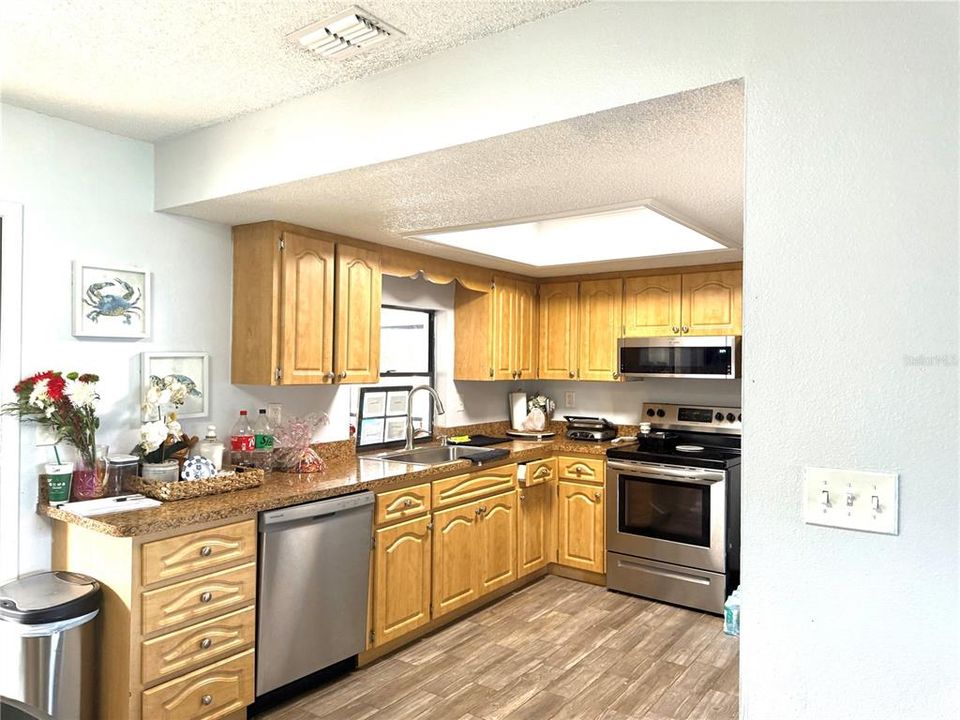 For Sale: $279,900 (2 beds, 2 baths, 1143 Square Feet)