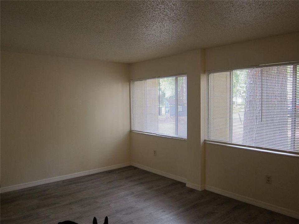 For Rent: $1,050 (2 beds, 1 baths, 900 Square Feet)