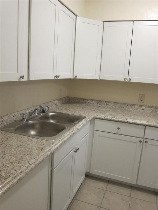 For Rent: $1,050 (2 beds, 1 baths, 900 Square Feet)