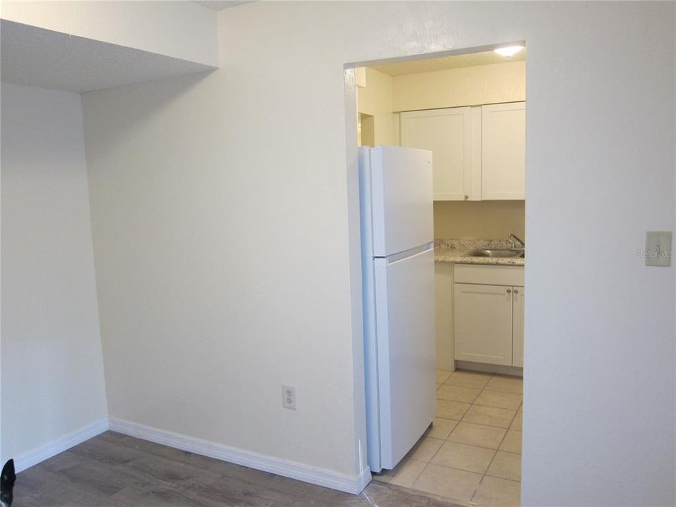 For Rent: $1,050 (2 beds, 1 baths, 900 Square Feet)