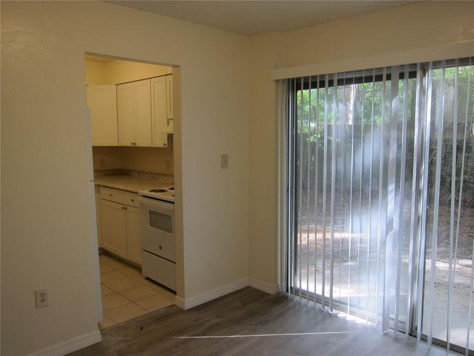 For Rent: $1,050 (2 beds, 1 baths, 900 Square Feet)