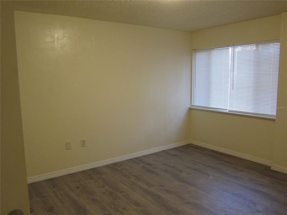 For Rent: $1,050 (2 beds, 1 baths, 900 Square Feet)
