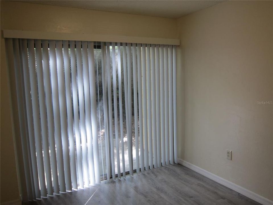 For Rent: $1,050 (2 beds, 1 baths, 900 Square Feet)