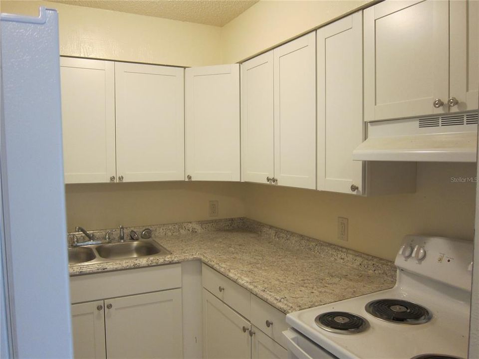 For Rent: $1,050 (2 beds, 1 baths, 900 Square Feet)