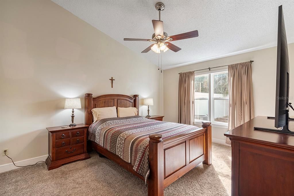 For Sale: $299,990 (2 beds, 2 baths, 1162 Square Feet)