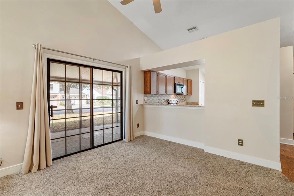 For Sale: $299,990 (2 beds, 2 baths, 1162 Square Feet)