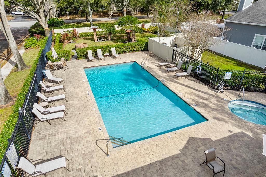 For Sale: $299,990 (2 beds, 2 baths, 1162 Square Feet)