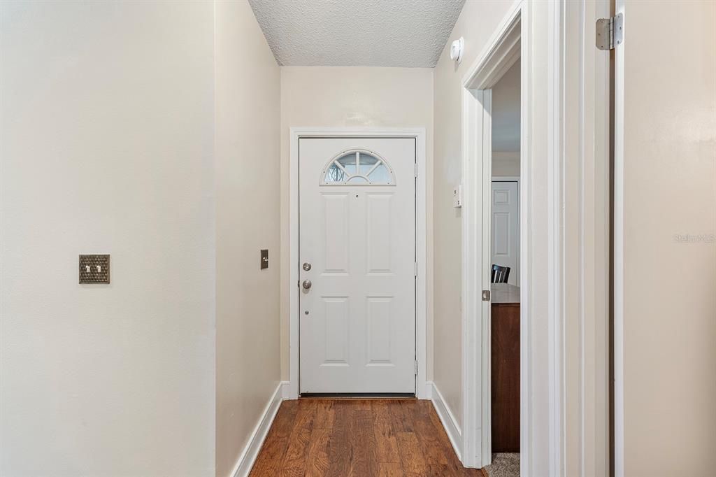 For Sale: $299,990 (2 beds, 2 baths, 1162 Square Feet)