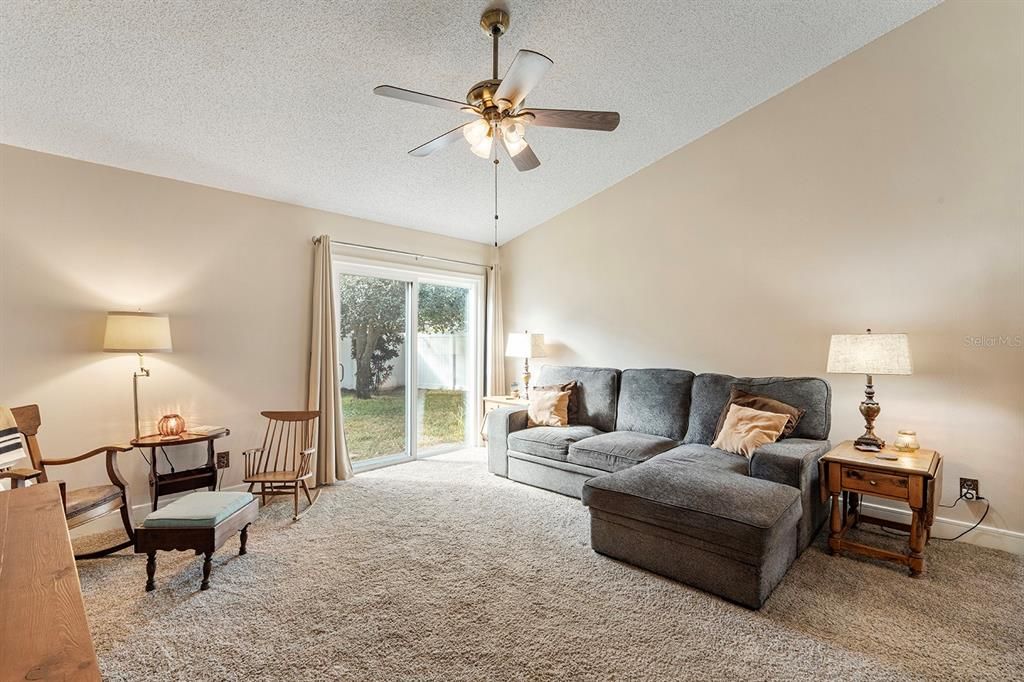 For Sale: $299,990 (2 beds, 2 baths, 1162 Square Feet)