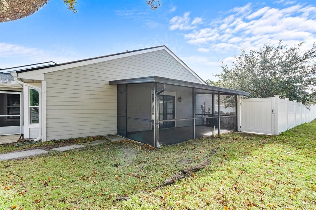 For Sale: $299,990 (2 beds, 2 baths, 1162 Square Feet)