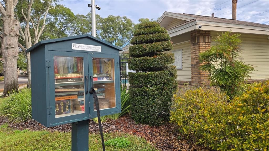 For Sale: $299,990 (2 beds, 2 baths, 1162 Square Feet)