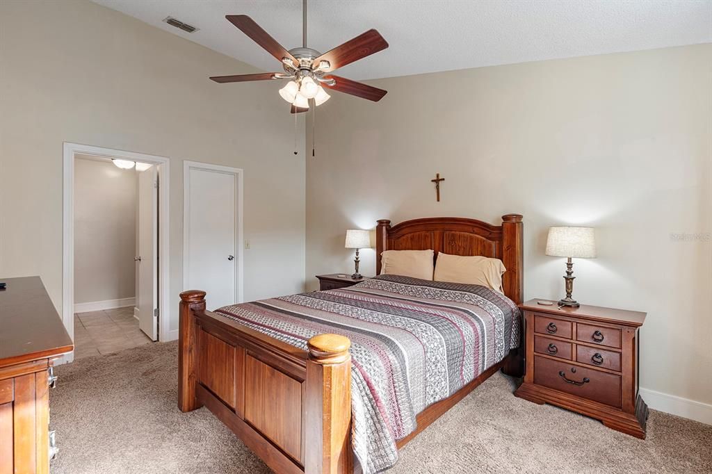 For Sale: $299,990 (2 beds, 2 baths, 1162 Square Feet)