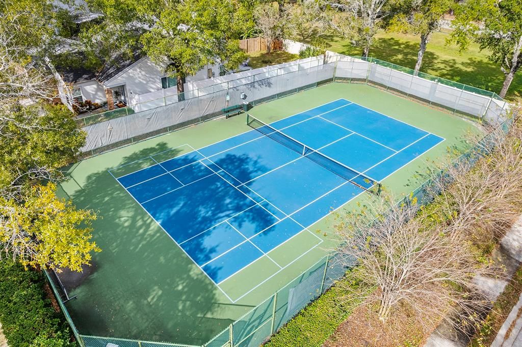 For Sale: $299,990 (2 beds, 2 baths, 1162 Square Feet)