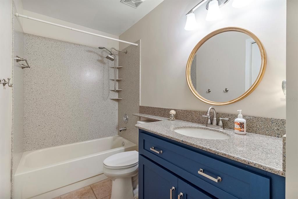 For Sale: $299,990 (2 beds, 2 baths, 1162 Square Feet)