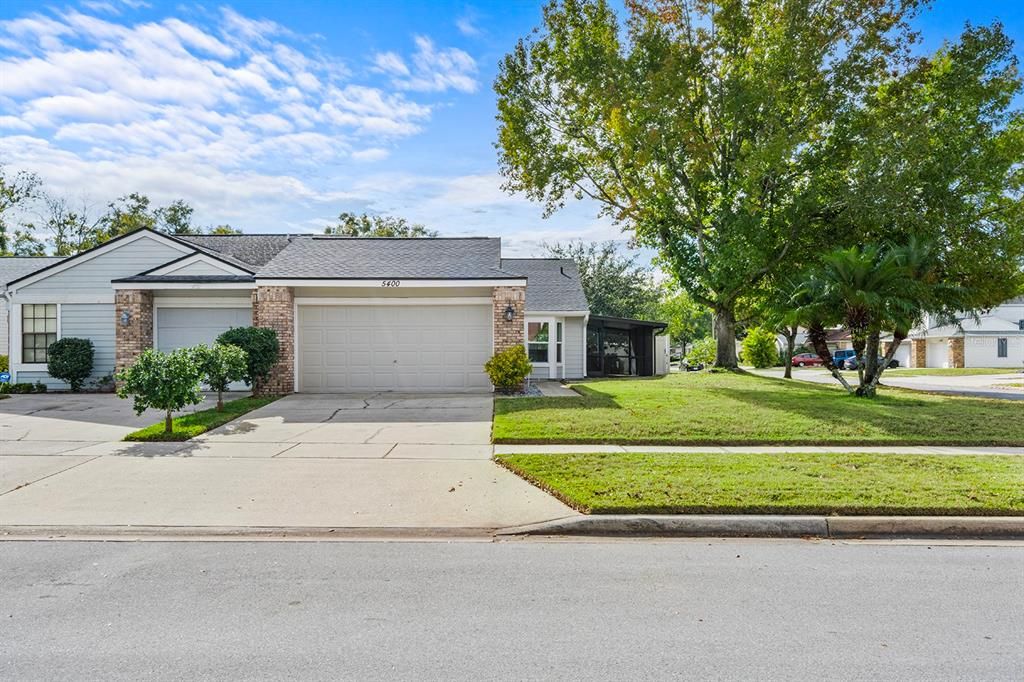 For Sale: $299,990 (2 beds, 2 baths, 1162 Square Feet)