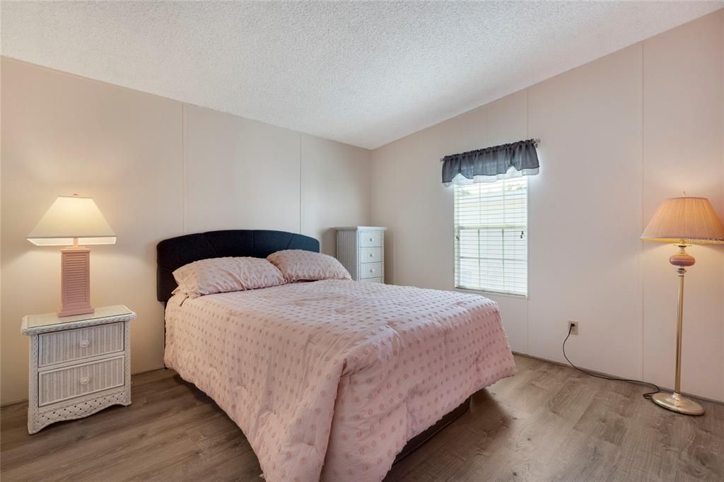 На продажу: $129,900 (2 спален, 2 ванн, 972 Квадратных фут)