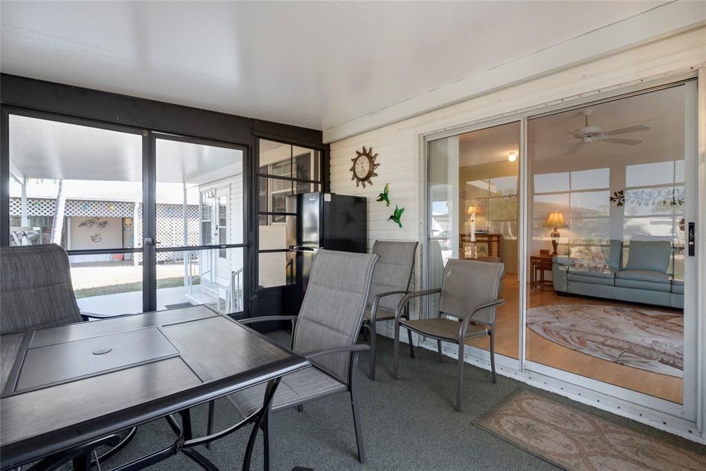 На продажу: $129,900 (2 спален, 2 ванн, 972 Квадратных фут)