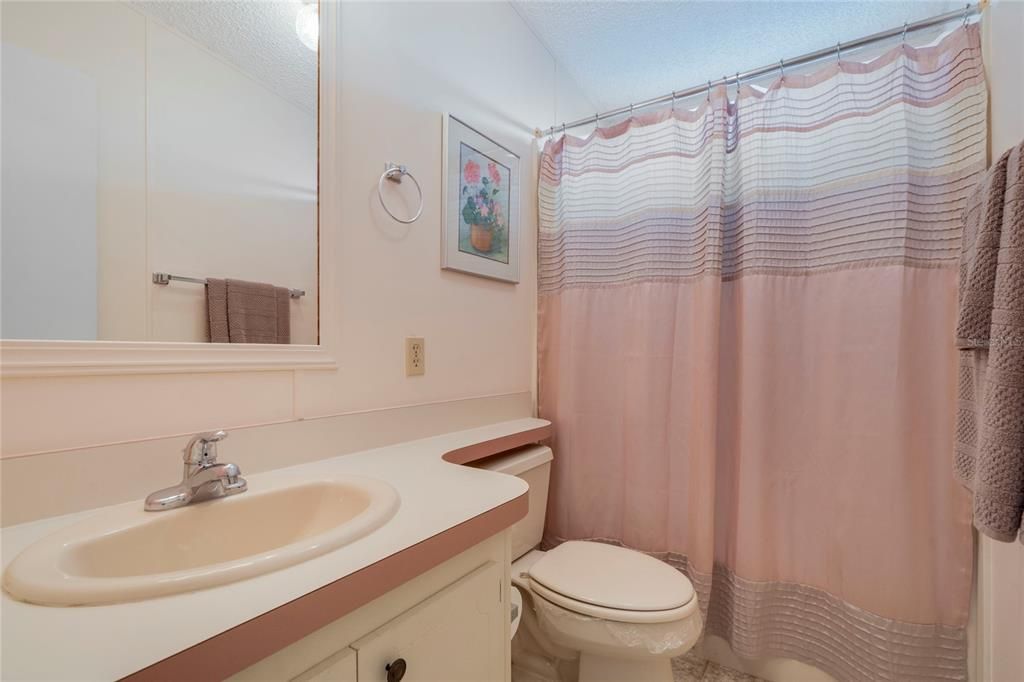 На продажу: $129,900 (2 спален, 2 ванн, 972 Квадратных фут)