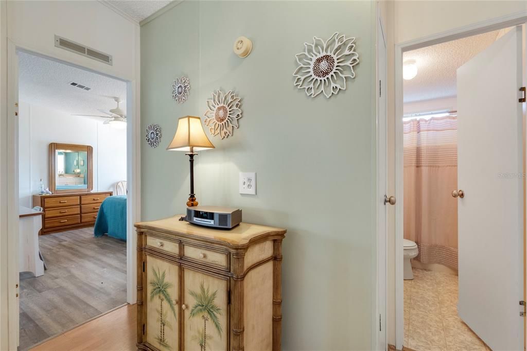 На продажу: $129,900 (2 спален, 2 ванн, 972 Квадратных фут)