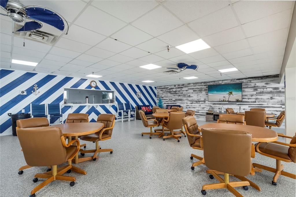 На продажу: $129,900 (2 спален, 2 ванн, 972 Квадратных фут)