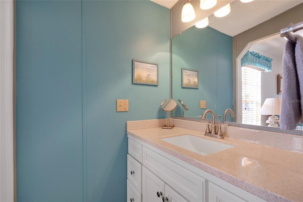 На продажу: $129,900 (2 спален, 2 ванн, 972 Квадратных фут)