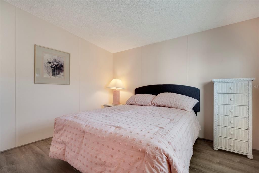 На продажу: $129,900 (2 спален, 2 ванн, 972 Квадратных фут)